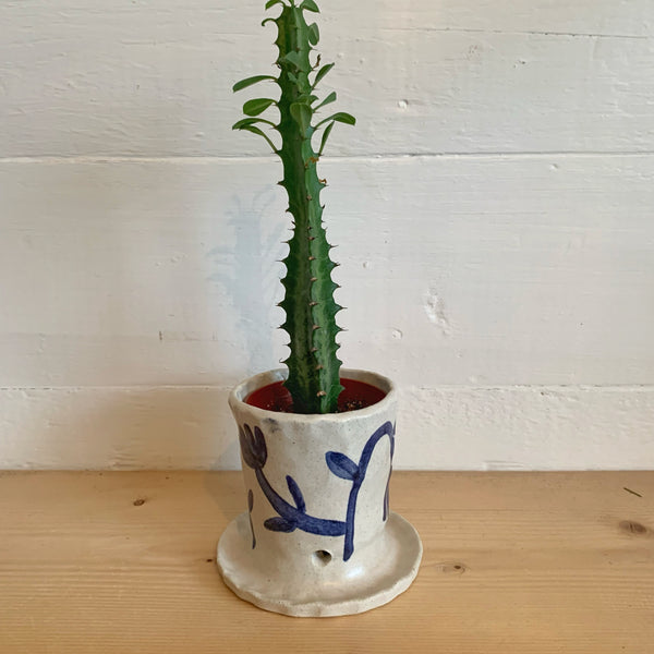 Small pinched planter pot white and cobalt